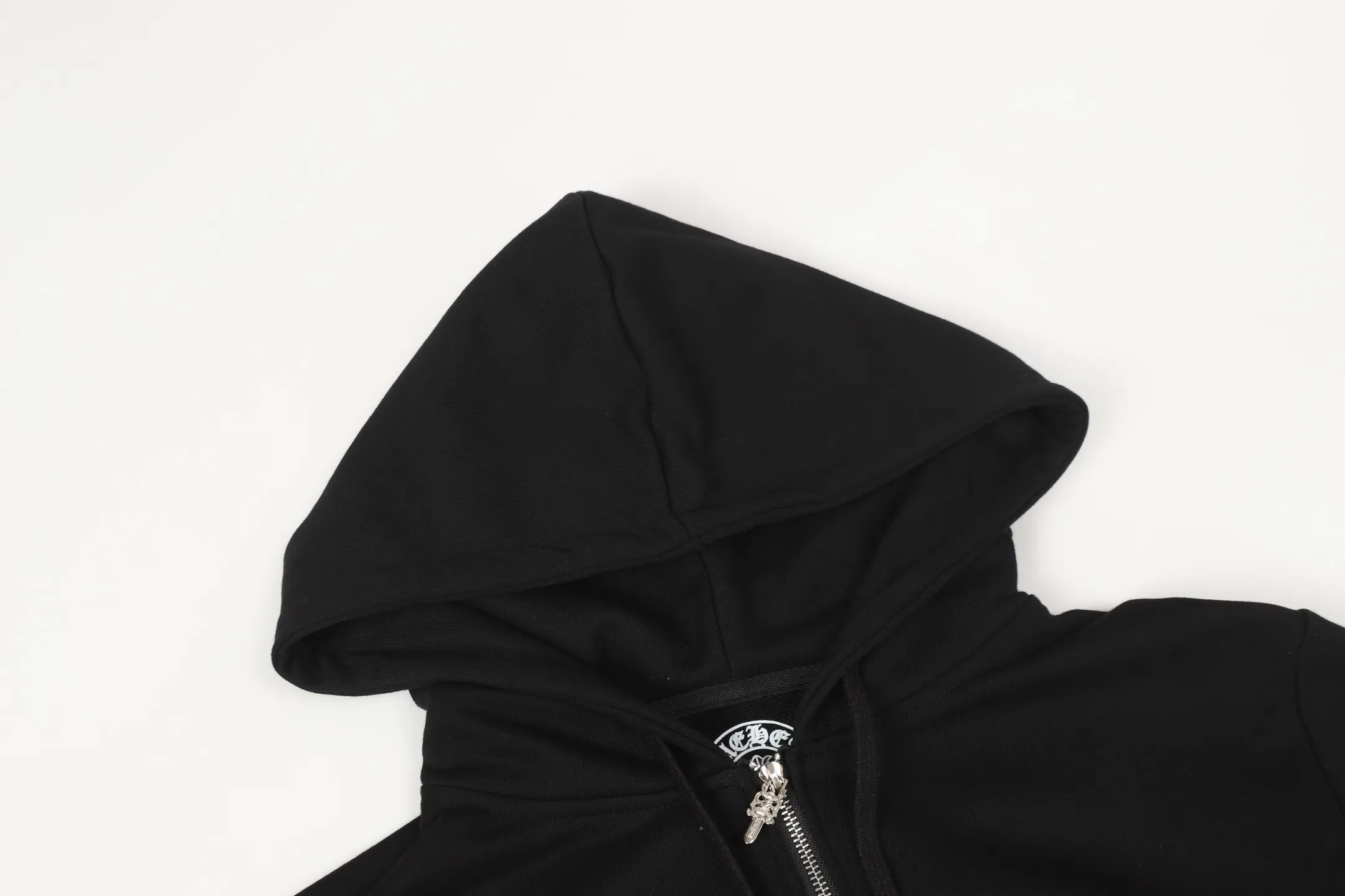 P250 cross-border model, please do not place an order if you are pursuing quality - Chrome Hearts/Chrome Hearts Colorful Cross ✝️ Printed zipper sweatshirt cardigan jacket - High weight, high density and high quality. The wool is soft, delicate and skin-friendly. It feels soft and silky. It has excellent warmth and skin-friendly properties - Custom-woven and dyed, no color difference. No matter the fabric or workmanship details, it beats the ordinary version on the market - Hardware zipper accessories are all customized, full of details - Color: black white -Size: S M L XL